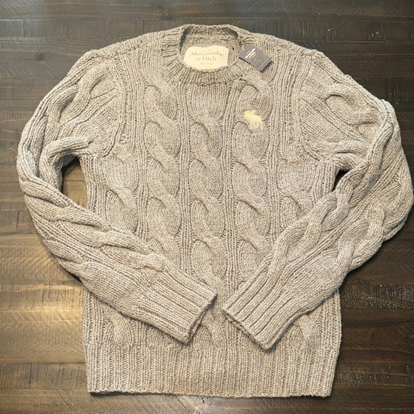 NWT Abercrombie & Fitch Men’s Gray Cable Knit Long Sleeve Sweater Size XL